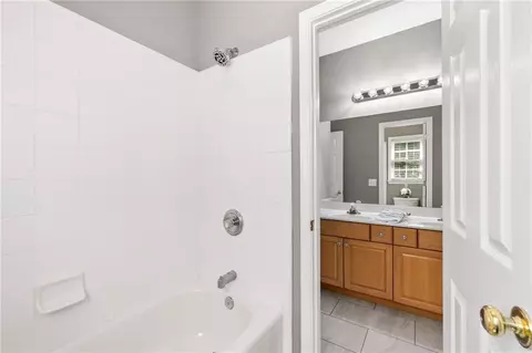 Bath - 1010 River Mist Dr, Suwanee, GA 30024 photo 8 of 8