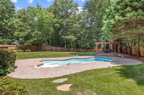 Exterior - 1010 River Mist Dr, Suwanee, GA 30024 photo 6 of 10