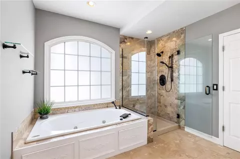 Bath - 1010 River Mist Dr, Suwanee, GA 30024 photo 4 of 8