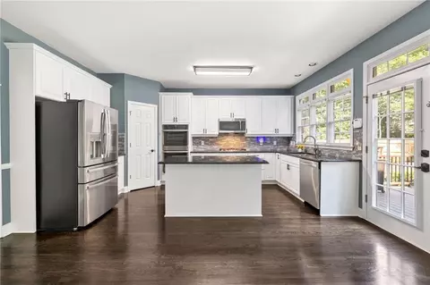 Kitchen - 1010 River Mist Dr, Suwanee, GA 30024 photo 2 of 6