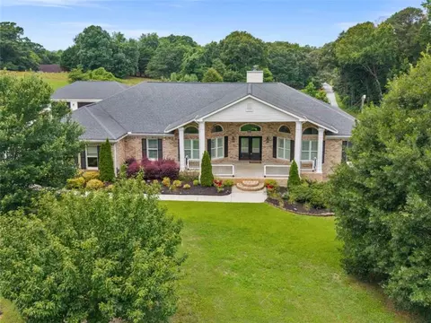Exterior - 25 Walnut Ln, Covington, GA 30014 photo 3 of 14
