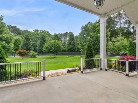 Exterior - 25 Walnut Ln, Covington, GA 30014 photo 2 of 14