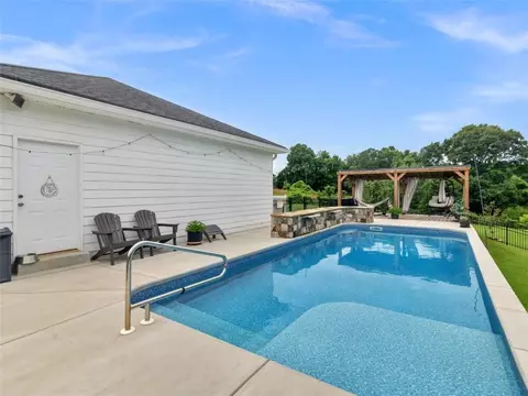 Exterior - 25 Walnut Ln, Covington, GA 30014 photo 9 of 14