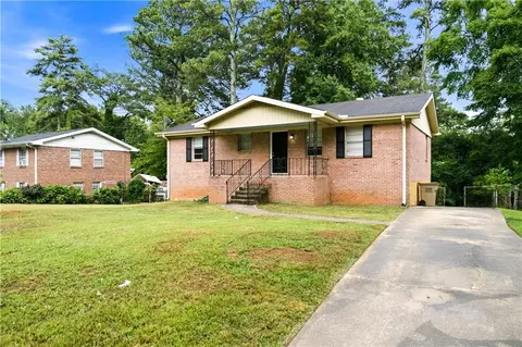 997 Pineglen Dr, Forest Park, GA 30297