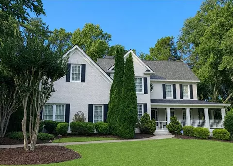705 Clubside Dr, Roswell, GA 30076