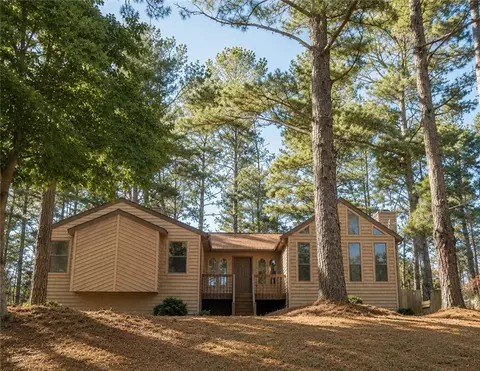 1081 Oak Rd SW, Lilburn, GA 30047