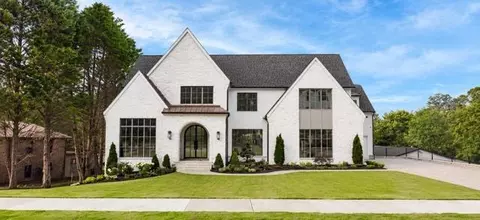 228 Thomas Cir, Roswell, GA 30075