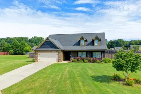 82 Lake Point Ct, Jefferson, GA 30549