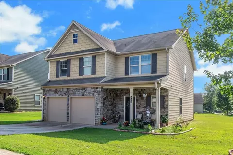 411 Bandelier Cir, Hampton, GA 30228