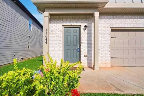 Exterior - 11644 Stovall Pl, Hampton, GA 30228 photo 2 of 7