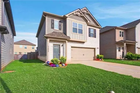 Exterior - 11644 Stovall Pl, Hampton, GA 30228 photo 5 of 7