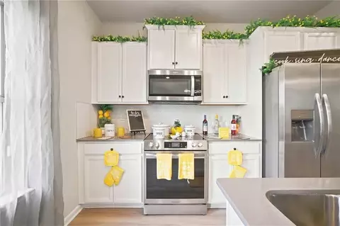 Kitchen - 11644 Stovall Pl, Hampton, GA 30228 photo 3 of 3