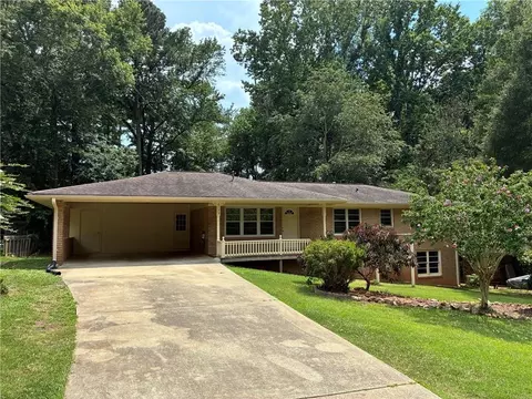 6135 Queens Rd, Douglasville, GA 30135