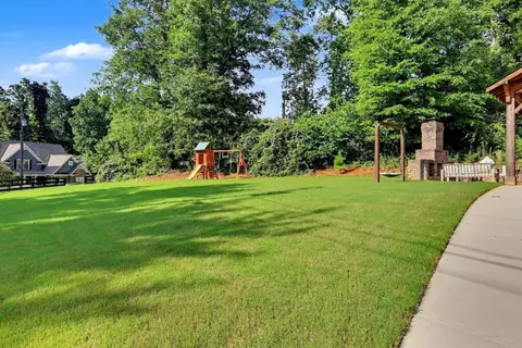 Exterior - 435 Walton St, Monroe, GA 30655 photo 4 of 8