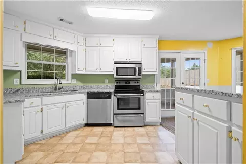 165 Lakefront Dr, Covington, GA 30016 photo 8