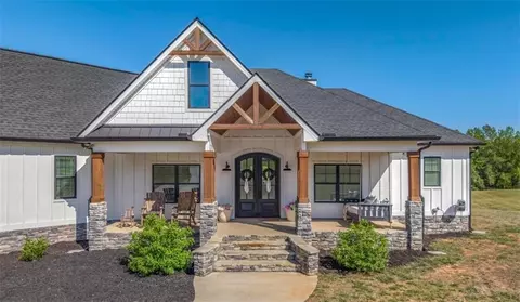 2392 Welcome Rd, Roopville, GA 30170