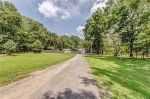135 Little Creek Ln, Resaca, GA 30735