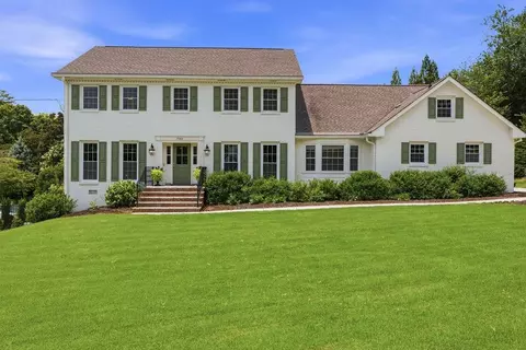5266 Wynterhall Way, Dunwoody, GA 30338