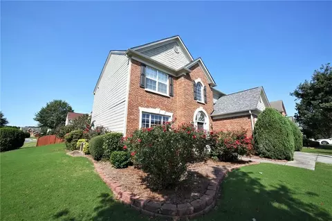 8305 Grenadier Trl, Suwanee, GA 30024 photo 2