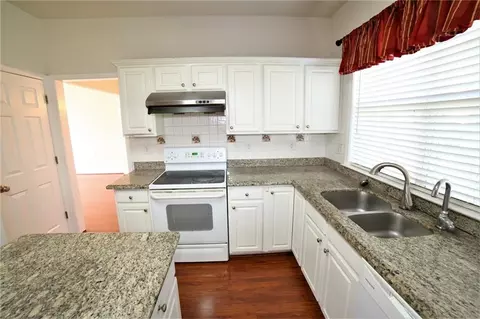 8305 Grenadier Trl, Suwanee, GA 30024 photo 10