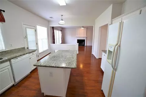 8305 Grenadier Trl, Suwanee, GA 30024 photo 9