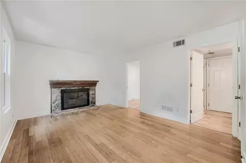 Living - 2635 Meadow Bend Ct, Duluth, GA 30096 photo 2 of 7