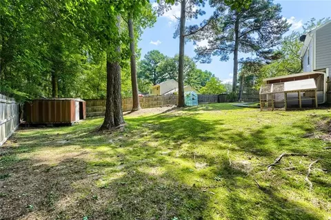 Exterior - 2635 Meadow Bend Ct, Duluth, GA 30096 photo 6 of 7