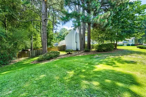 Exterior - 2635 Meadow Bend Ct, Duluth, GA 30096 photo 5 of 7