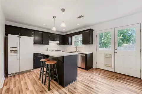 Kitchen - 2635 Meadow Bend Ct, Duluth, GA 30096 photo 4 of 5