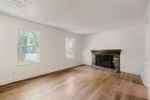 Living - 2635 Meadow Bend Ct, Duluth, GA 30096 photo 3 of 7