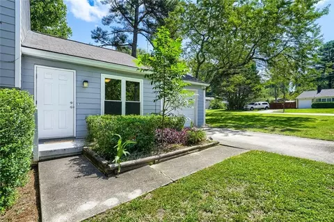 Exterior - 2635 Meadow Bend Ct, Duluth, GA 30096 photo 2 of 7