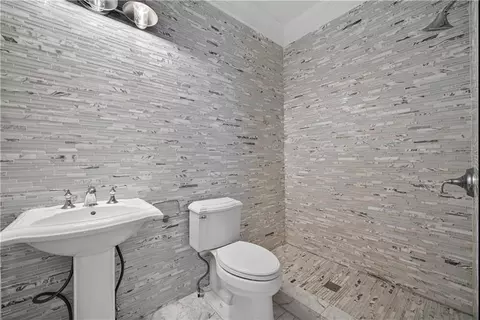 Bath - 8190 Royal Troon Dr, Duluth, GA 30097 photo 3 of 8