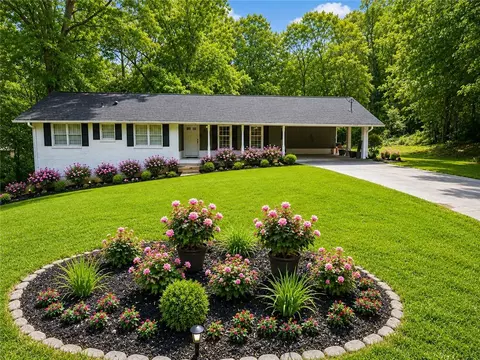 2826 Manor Ct, Snellville, GA 30078