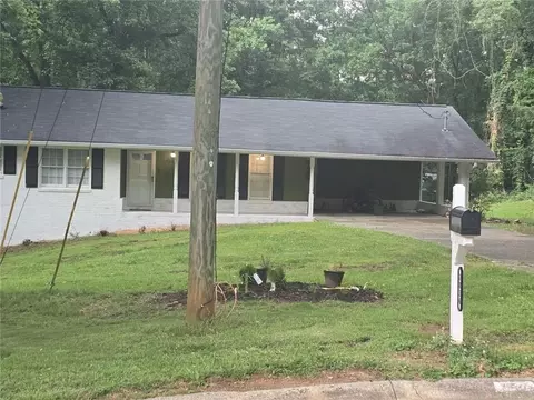 2826 Manor Ct, Snellville, GA 30078