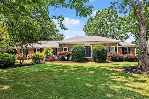 410 Saddle Lake Dr, Roswell, GA 30076