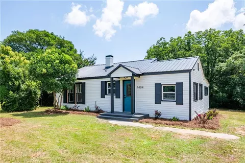 1404 N Forest Ave, Hartwell, GA 30643
