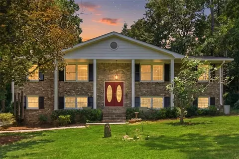 112 Cross Gate Dr, Marietta, GA 30068