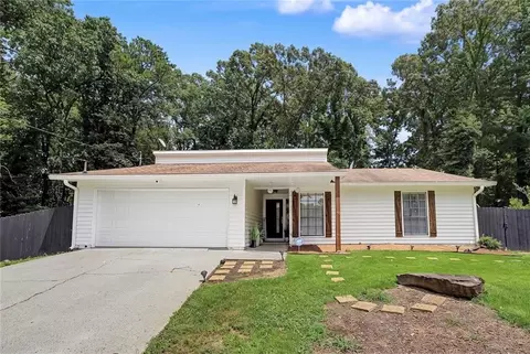 10 Saratoga Dr, Lawrenceville, GA 30044