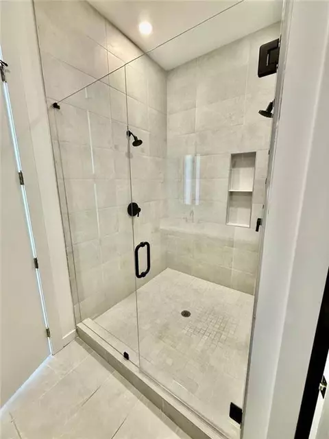 Bath - 2174 Bristol Cv, Chamblee, GA 30341 photo 2 of 4