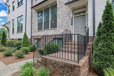 820 Fair View Cir, Roswell, GA 30076