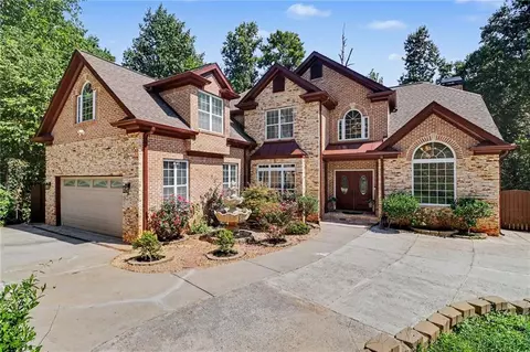 760 Links View Dr, Sugar Hill, GA 30518
