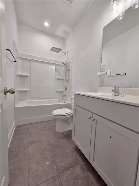 Bath - 4479 Encore Park Ln, Duluth, GA 30097 photo 5 of 8