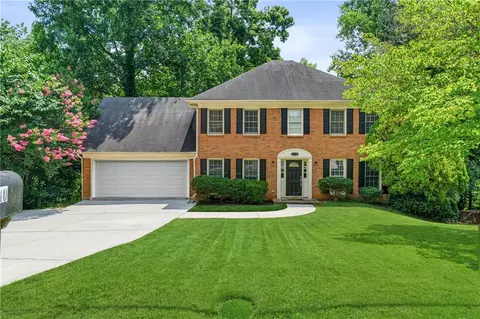 5040 Huntshire Ln SW, Lilburn, GA 30047