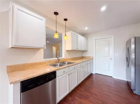Kitchen - 4981 Summersun Dr, Morrow, GA 30260 photo 2 of 3