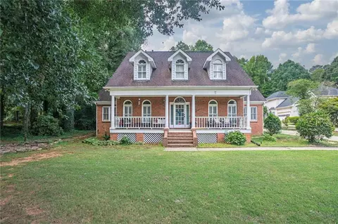 2075 Whispering Pines Ln, Mcdonough, GA 30253