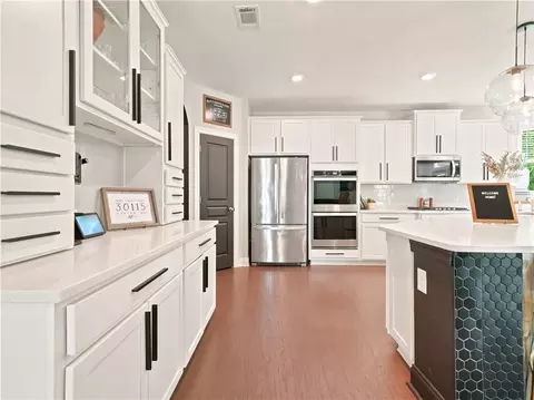 Kitchen - 542 Flying Bolt Run, Canton, GA 30115 photo 4 of 5