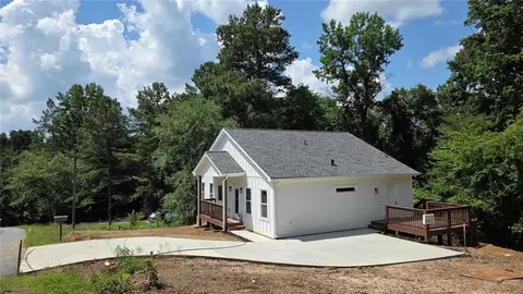 41 Walnut Trl, Cartersville, GA 30121