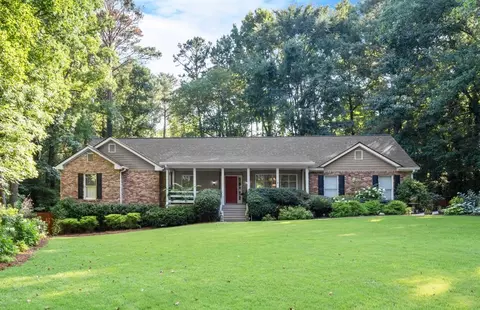 5935 Hammersmith Rd, Stone Mountain, GA 30087