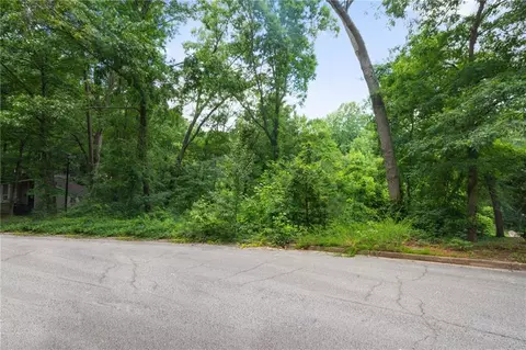 6804 Brookwood Ct, Douglasville, GA 30135