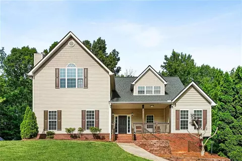 176 Oak Leaf Dr, Carrollton, GA 30116